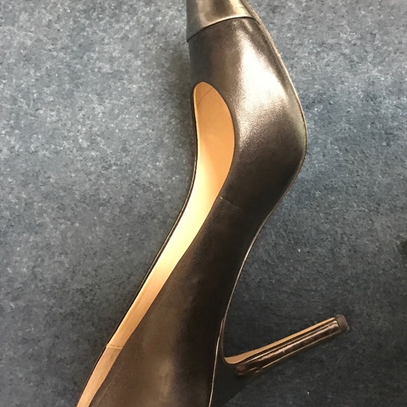 Anne Klein Black w/ Metallic Toe Heels - Picture 4 of 4